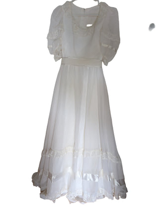 Vintage White wedding dress by Pronuptia - Artful Accumulator Boutique Vintage