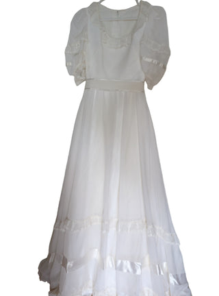 Vintage White wedding dress by Pronuptia - Artful Accumulator Boutique Vintage
