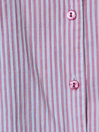 chemise à manches courtes boutonnée rose et blanche à rayures et broderies florales