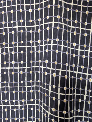 Chemise oversize à manches courtes boutonnée, motif rayé noir, violet et beige