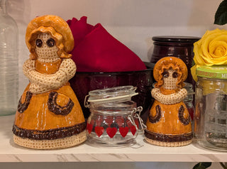 Salière et poivrière sculpturales en céramique Raggedy Ann, années 1970, signées par Evelyn
