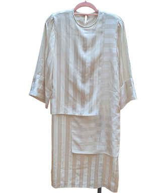 Creamy silk layered vintage jacquard wedding dress