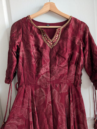 *sold out* Long dress crimson with circle skirt, gold leaves