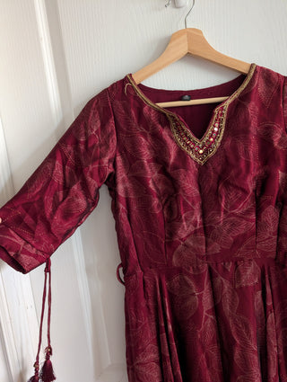 *sold out* Long dress crimson with circle skirt, gold leaves