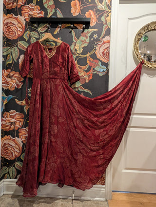 *sold out* Long dress crimson with circle skirt, gold leaves