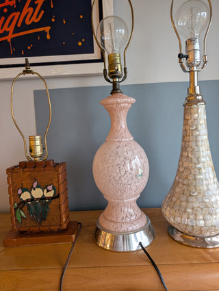 Lampe de table vintage en verre soufflé à la main, à motif tourbillon rose, fabriquée en France