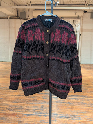 *sold out* Cozy patterned floral sweater, lined with quilted fabric, snap buttons - Artful Accumulator Boutique Vintage
