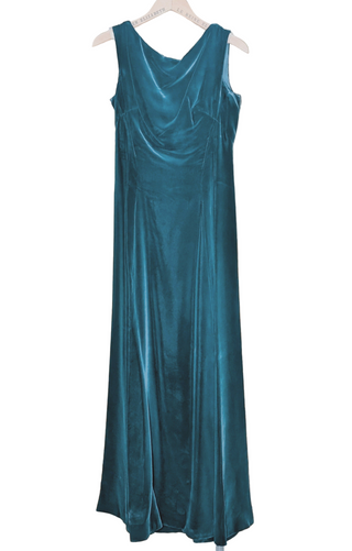 Robe en velours bleu-vert sapin Lux, col montant et dos nu, signée Holt Renfrew