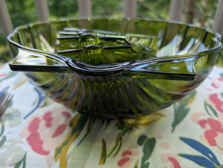 Rich green vintage clamshell serving bowl set with 4 small salad dessert bowls - Artful Accumulator Boutique Vintage