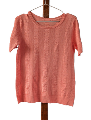 warm pink scalloped textured patterned knit shirt short sleeves, scalloped collar, brandless