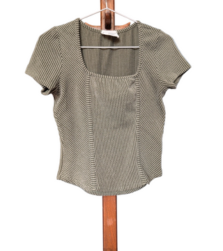 Chemise vintage cintrée à rayures côtelées, vert-gris, manches courtes, col carré, de la marque French Pastry