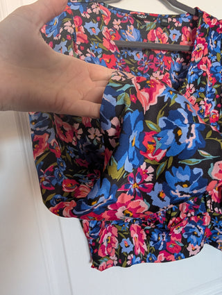 Modern cropped pink & blue spring flowers blouse on deep blue, puffed bishop long sleeves