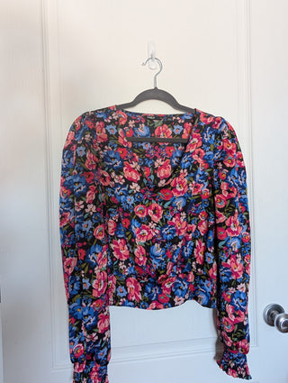 Modern cropped pink & blue spring flowers blouse on deep blue, puffed bishop long sleeves
